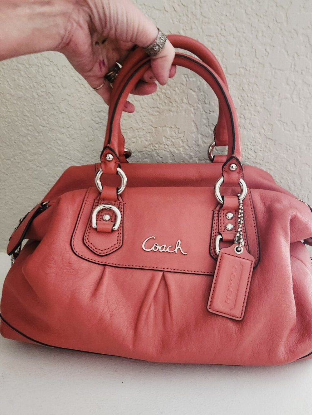 Euc Coach Ashley Coral Leather Shoulder Bag Purse
